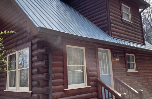 Helen Cabin | Alpenhaus Cabins Real Log Home in Helen Ga Mountains with hot tub and balconies