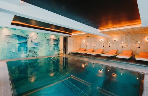 Warth Hotel | Alpin - Studios & Suites