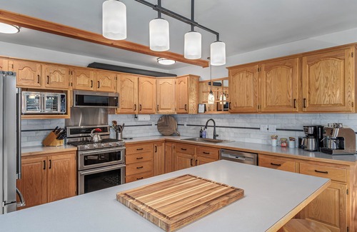 Plain Cabin | Alpine Acres-Sleeps 10, Hot Tub, Game Room, BBQ