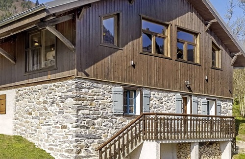 Vacheresse Ski Chalet | Alpine Chalet 1819 a beautiful Savoyard farmhouse, luxury chalet for 6–9 guests.