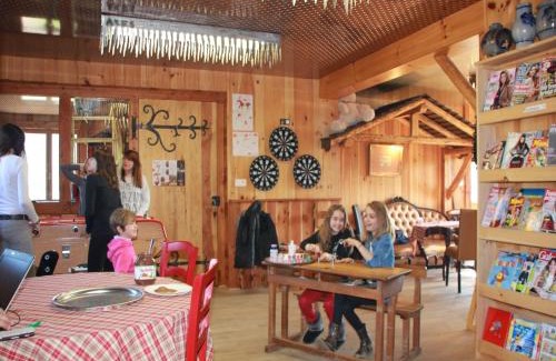 Le Thillot Ski Chalet | Alpine Chalet near Cafés