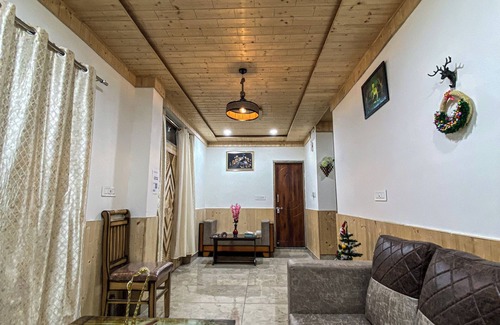 Theog Bed & Breakfast | Alpine Crest Homestay