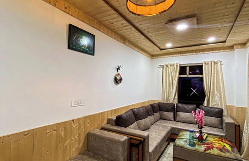 Theog Bed & Breakfast | Alpine Crest Homestay