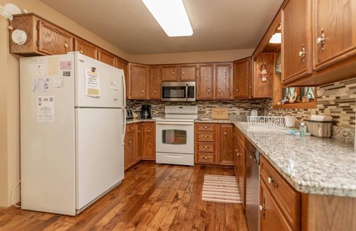 Rome House | Alpine Greens – Spacious Retreat on Lake Arrowhead Golf Course, Just 4 Miles from Sand Valley!