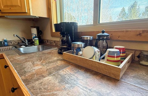 Bessemer Apartment | Alpine Horn Unit 2 ~ Your adventure basecamp!