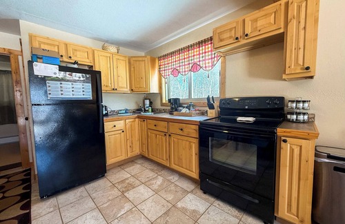 Bessemer Apartment | Alpine Horn Unit 2 ~ Your adventure basecamp!