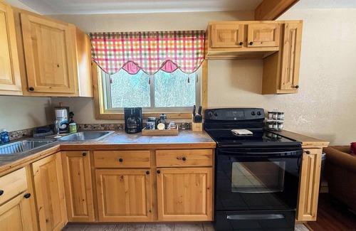 Bessemer Apartment | Alpine Horn Unit 2 ~ Your adventure basecamp!