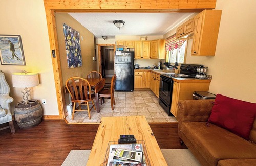 Bessemer Apartment | Alpine Horn Unit 2 ~ Your adventure basecamp!