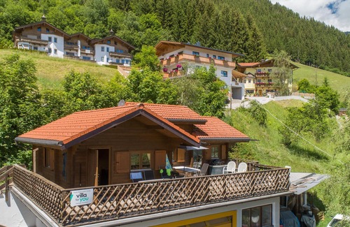 Hippach House | Alpine hut with a terrace and views