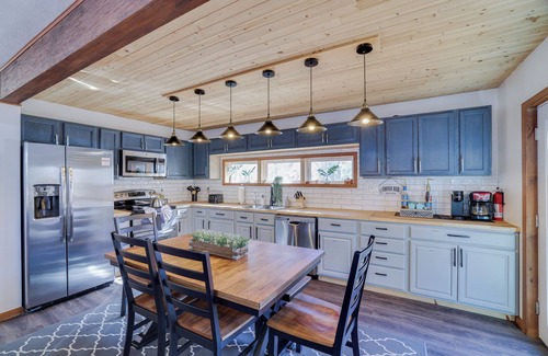 East Stroudsburg Cabin | Alpine Lodge - Hot tub - Sauna - 3BD-2BA