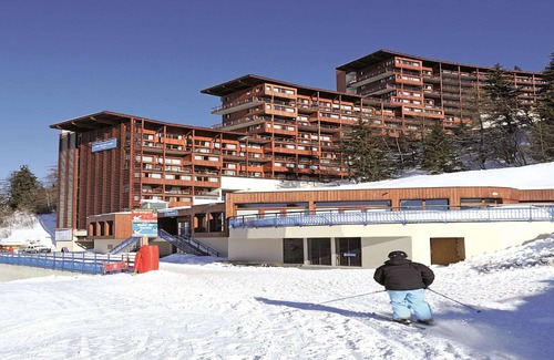 Arc-1600 Apartment | Alpine Retreat w/Balcony