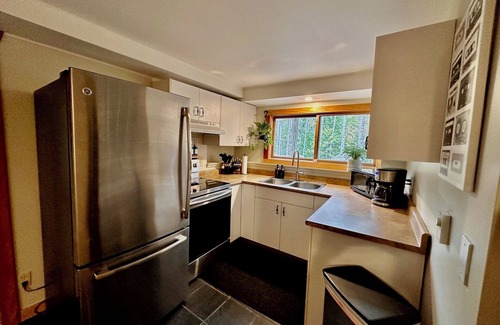 East Kootenay House | Alpine Retreat Basement Suite