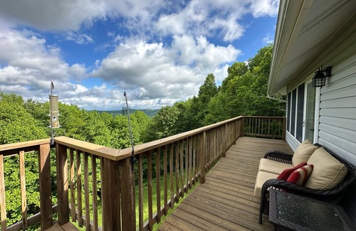 Seven Devils House | Alpine Vista: 5★ Clean, Fully Stocked, 3,900 Ft. Mt Views, Central Location!