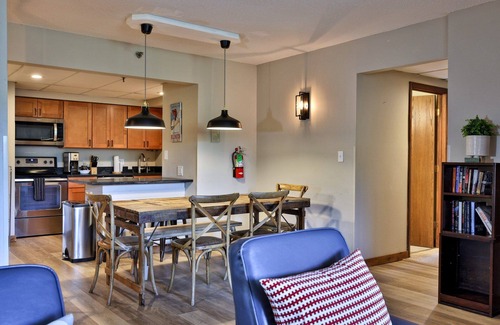 Killington Condo | Alpine Vista Condo | Killington 2BR/2BA | Sleeps 6 | Pool & Hot Tub | Free Shuttle to Slopes