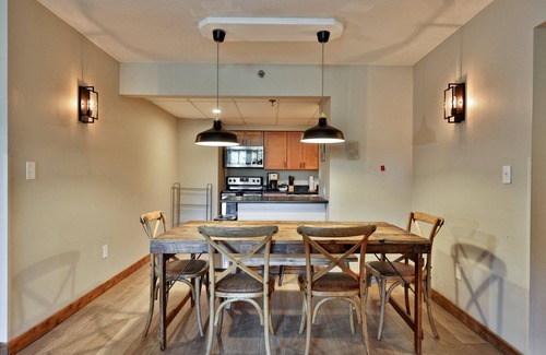 Killington Condo | Alpine Vista Condo | Killington 2BR/2BA | Sleeps 6 | Pool & Hot Tub | Free Shuttle to Slopes