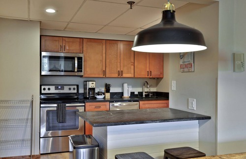 Killington Condo | Alpine Vista Condo | Killington 2BR/2BA | Sleeps 6 | Pool & Hot Tub | Free Shuttle to Slopes