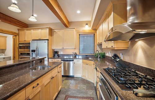 Dunkin Hill House | Alpine Vista Retreat: A spacious 3-bedroom home in Breckenridge with stunning mountain views!