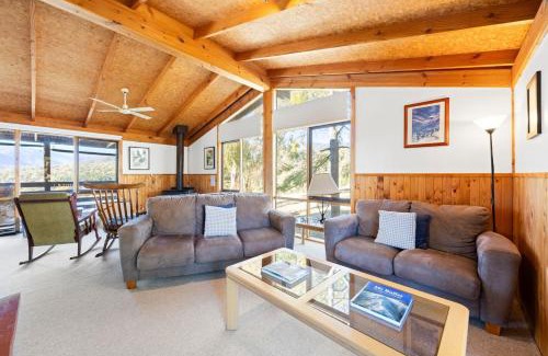 Merrijig House | Alpine Vista with Stunning Mt Buller Views