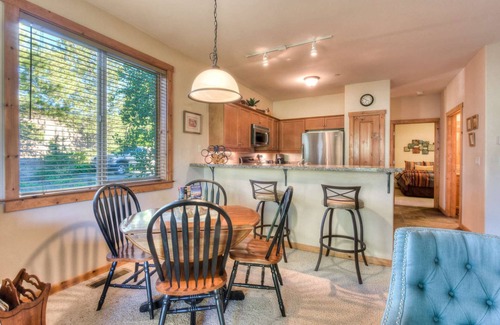 Truckee Condo | Alpine Way | Lake & Sugar Bowl Resort