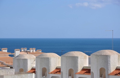 Alporchinhos Apartment | Alporchinhos, T2 with pool, near the beach, Wifi, ideal family with children