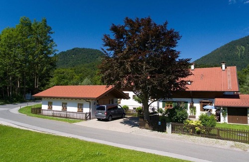 Oberau Apartment | Alpspitze holiday flat with south-facing terrace