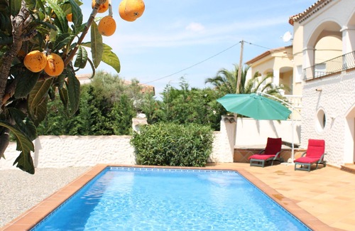 El Mas Fumats House | Alquiler vacacional de casa con piscina y vistas, max.6 personas, Roses