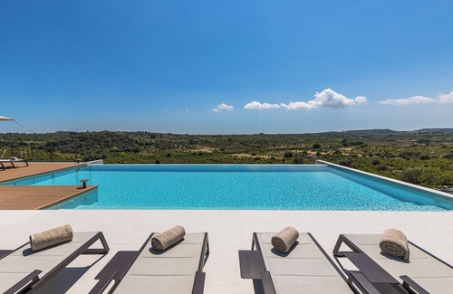 Noto Villa | Altamira - Luxury Villa with pool 5 minutes from Noto