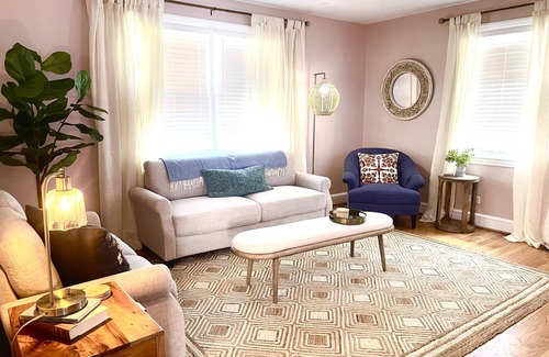 Belmont House | Altavista House - Renovated, Charming, & Walkable