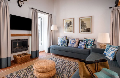 Donalda Villa | ALTIDO Chic cottage w/pool,daily clean&breakfast Quinta da Donalda’s Casa