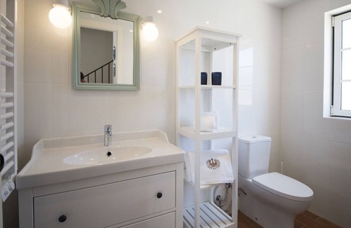 Donalda Villa | ALTIDO Chic cottage w/pool,daily clean&breakfast Quinta da Donalda’s Casa