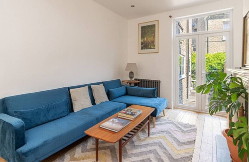 Notting Dale House | ALTIDO Picturesque 4-bed house w/ patio