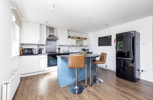 Slateford Apartment | ALTIDO Stunning 2-bed flat w/free parking