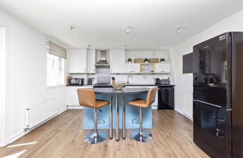 Slateford Apartment | ALTIDO Stunning 2-bed flat w/free parking