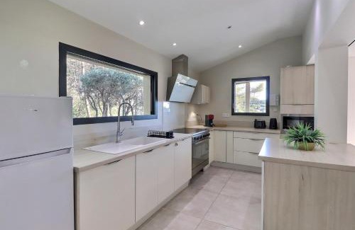 Ventabren House | Altinea - Family Home with Infinity Pool