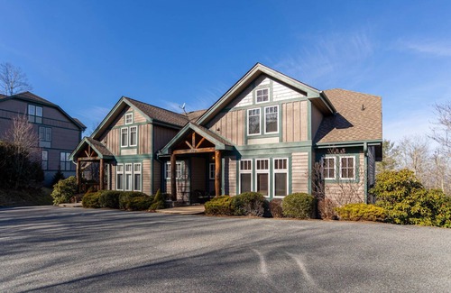 Seven Devils Condo | Altitude Adjustment an Echota on the Ridge Townhome!