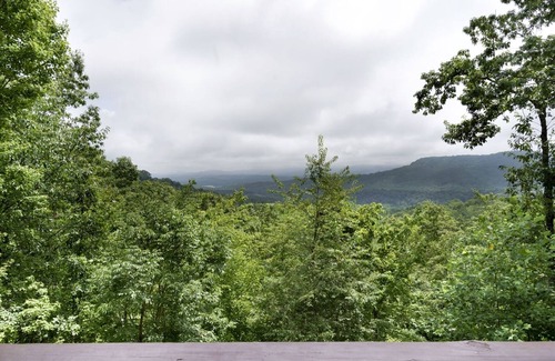 Blue Ridge Cabin | Altitude Adjustment-2 Firelit Decks, Big Mountain Views, Billiards & King Suites