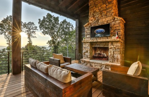 Mineral Bluff House | Altitude Elegance | Mineral Bluff, GA