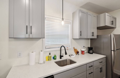 Clarksville Apartment | Alto A2 I Stunning 2bd Apt I Free Parking