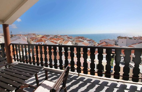 Ericeira Apartment | Alto da Pirica 2: Top floor apartment in the center, terrace, sea view & barbecue