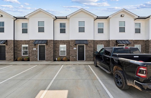 Clarksville Apartment | Alto L5 I Great For The Family I Pool I Parking