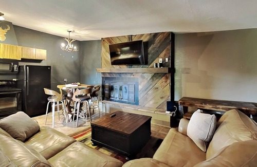 Alto Condo | Alto Mountain Sojourn | Pet-Friendly, Large Deck, Pool Access
