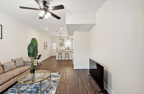 Clarksville Apartment | Alto O4 I Modern New Construction 2Bd Apartment