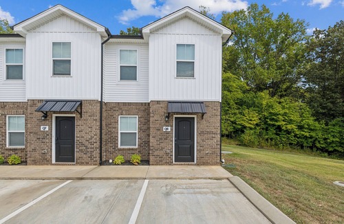 Clarksville Apartment | Alto Q8 I Luxurious & Spacious I Free Parking