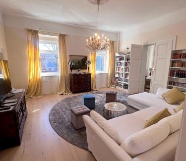 Jakomini Apartment | Altstadt Elegance