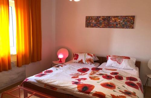 Ochsenfurt House | Altstadt Nähe 7 Min Fußweg über Alte Maibrücke zu Pension mit Balkon & Garten, ideal for long stay, relocation