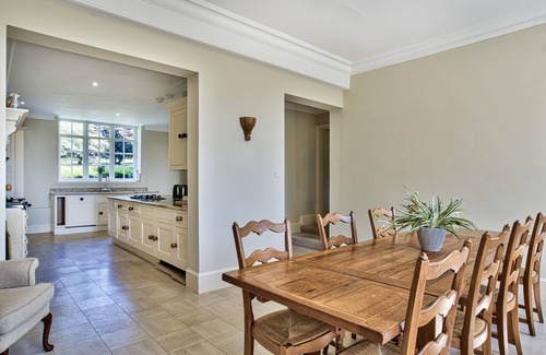 Alderbury Cottage | Alward House by Group Retreats - a house that sleeps 35 guests in 12 bedrooms