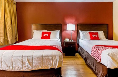 Moline House | Always a Great Idea To Unwind! Near Butterworth Center, Pets are Allowed
