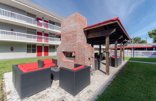 Ocala Apartment | Always a Great Idea To Unwind! Free Parking, Onsite Pool, Free Breakfast