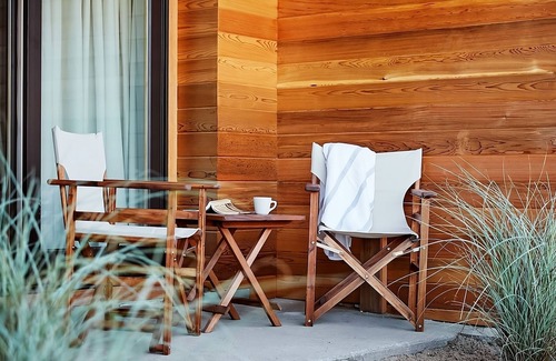 Montauk Hotel | Always a Great Idea To Unwind! 2 Relaxing Units, Pool, Close to Kirk Park Beach!