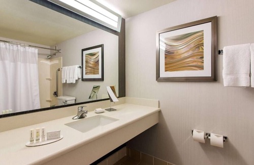 Emeryville Hotel | Always a Great Idea To Unwind! w/Pool, Pet-Friendly, Near Haas Pavilion!